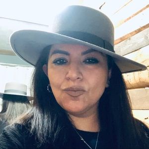 Meet your Posher, Dalia